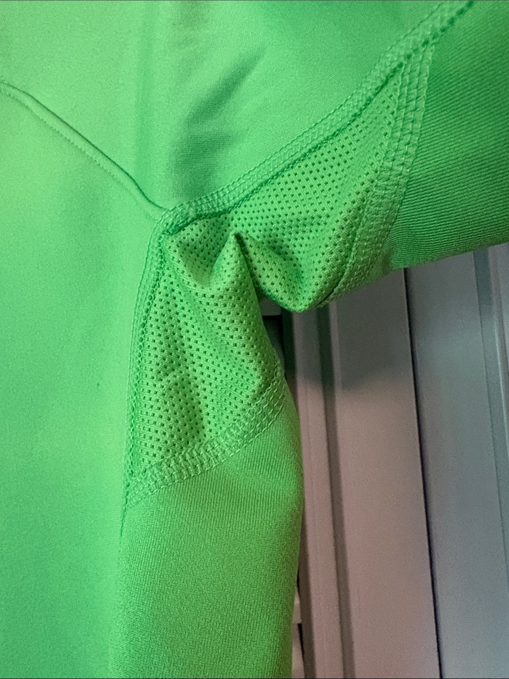 Nike Dri-Fit Women’s Neon Green Quarter-Zip Athletic Pullover with Hood Size Med - Picture 6 of 9